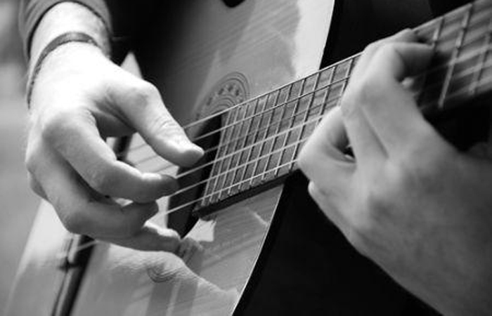 Tìm gia sư dạy đàn Guitar tại nhà Quận Bình Thạnh
