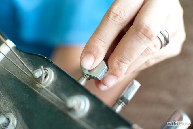 Cách sử dụng máy lên dây để lên dây đàn Guitar