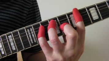 Mẹo giảm đau tay cho người mới học Guitar